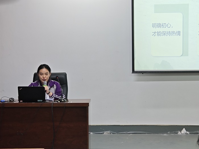 图4：高中校会主席邓怡晨经验分享.jpg