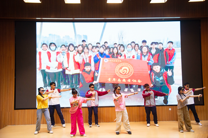 8.青年志愿者协会《歌舞串烧》.png