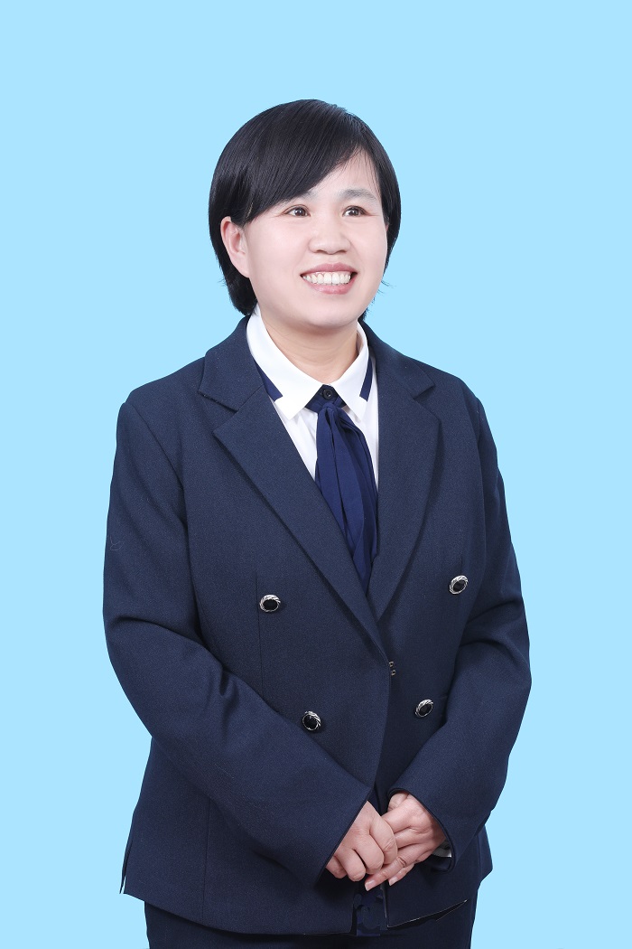 李玲.jpg