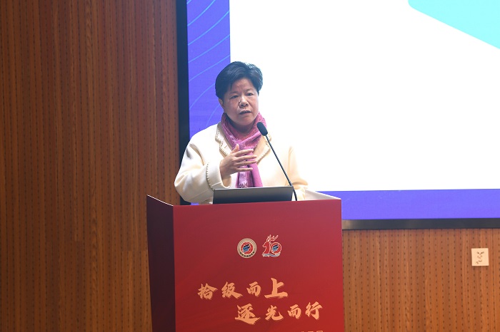 1762744169974013816.jpg 8.华东师范大学研究员、教育部中学校长培训中心副主任田爱丽作报告.jpg