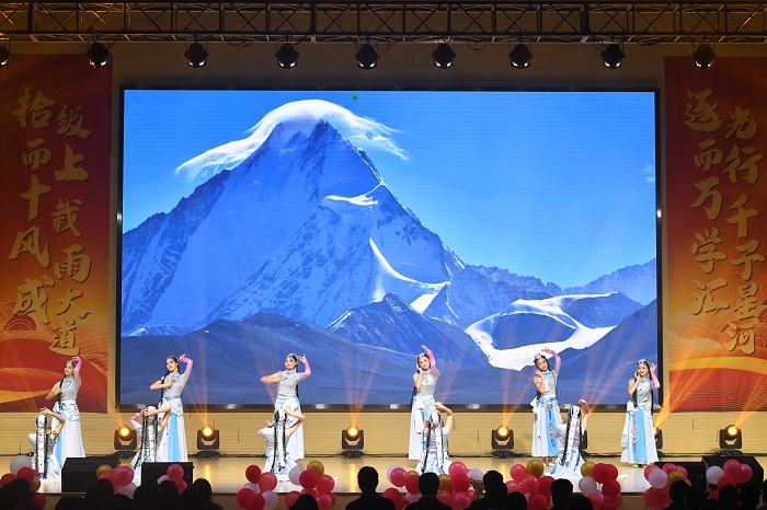 1762823290103090449.jpg 22.天浴.jpg